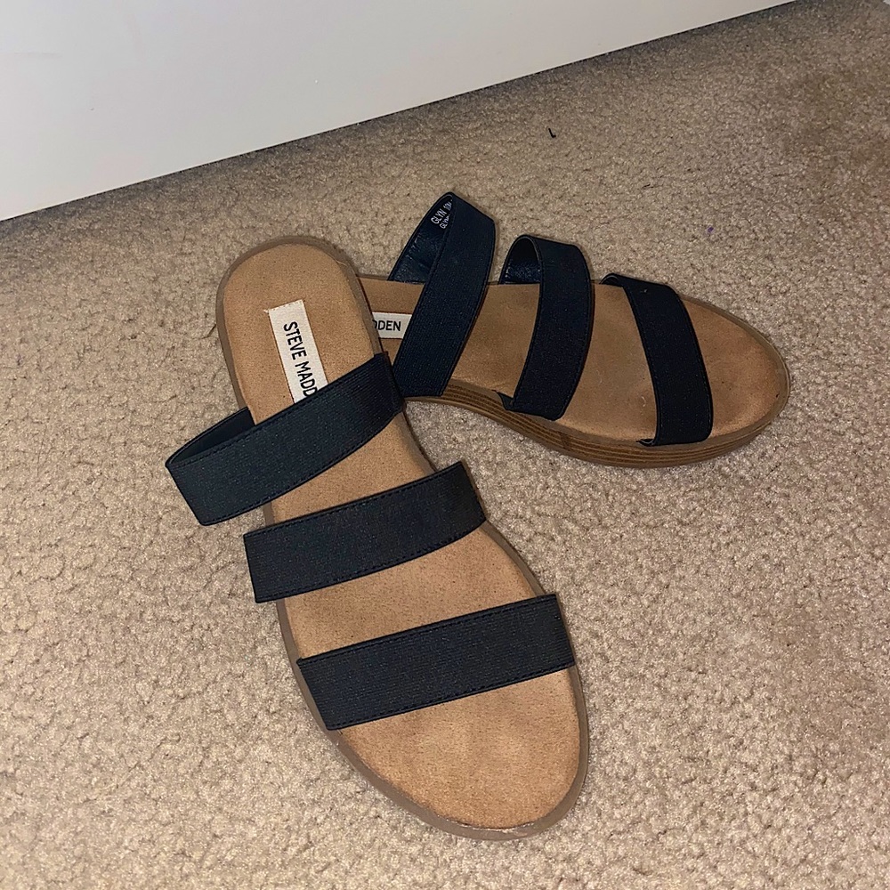 STEVE MADDEN Sandals !